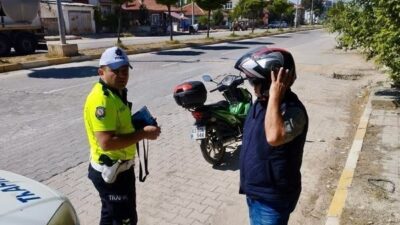 Afyonkarahisar’ın Sinanpaşa ilçesinde polis tarafından gerçekleştirilen motosiklet denetimlerinde 4 motosiklet
