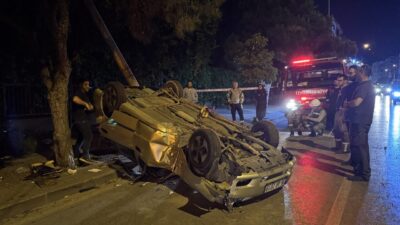 İzmir'in Konak ilçesinde kontrolden çıkarak takla atan otomobilin sürücüsü yaralandı.
K.K.
