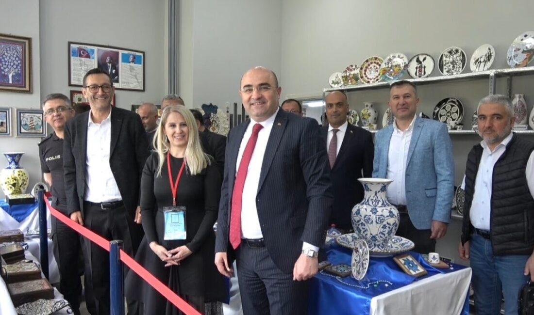 Kütahya’nın Tavşanlı ilçesinde Halk Eğitim Merkezi’nin yıl sonu sergisi büyük