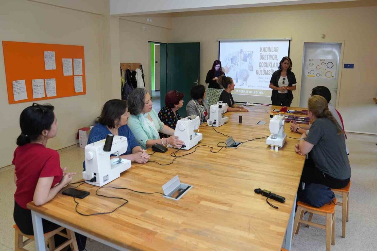 Tepebaşı Belediyesi tarafından hayata geçirilen "Kadınlar Üretiyor, Çocuklar Gülümsüyor" sloganıyla