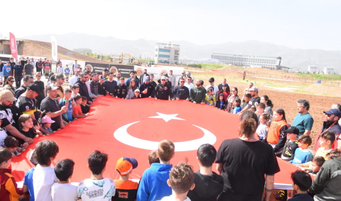 - Türkiye Motosiklet Federasyonu Asbaşkanı Mahmut Nedim Akülke:
"Yarışlara 7 ülkeden