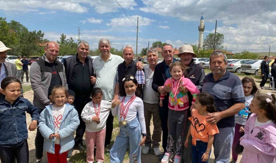 Emirdağ ilçesine bağlı Umraniye köy halkı hep birlikte bahar şenliğinde