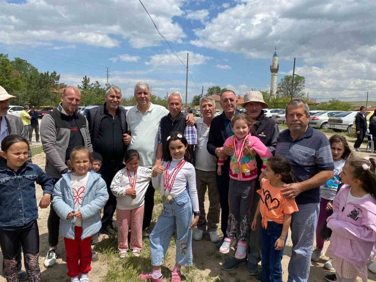 Emirdağ ilçesine bağlı Umraniye köy halkı hep birlikte bahar şenliğinde