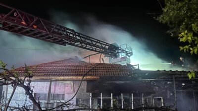 Uşak’ın Banaz ilçesinde tek katlı evde çıkan yangın hasara yol