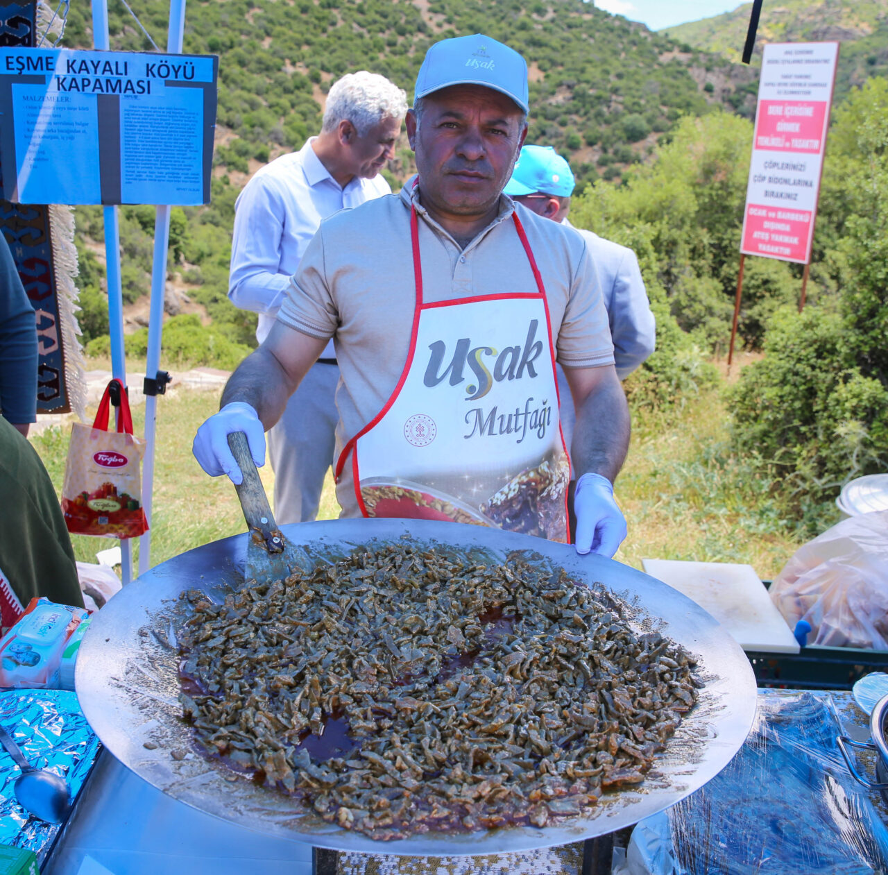 Uşak'ta, "Türk Mutfağı Haftası" etkinlikleri kapsamında Taşyaran Vadisi Tabiat Parkı'nda