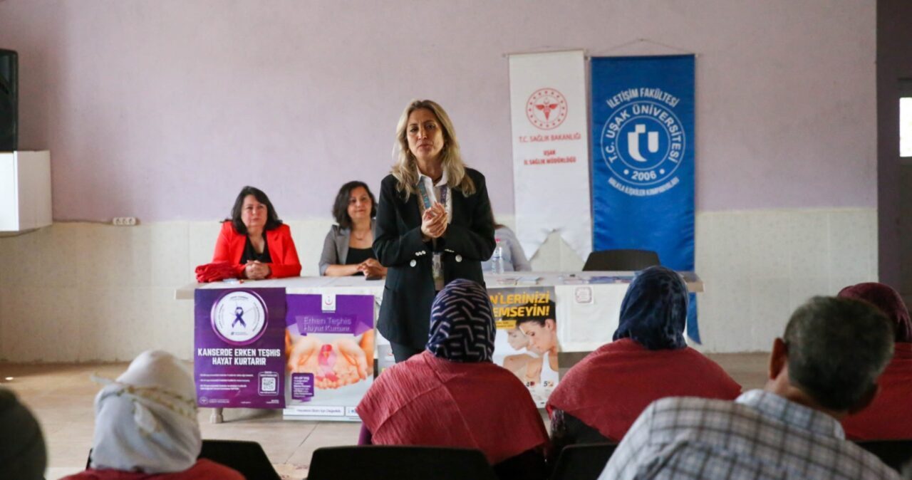 Uşak’ta, üniversite öğrencileri, sağlık çalışanlarıyla köylerde ilk yardım eğitimi düzenleyip,