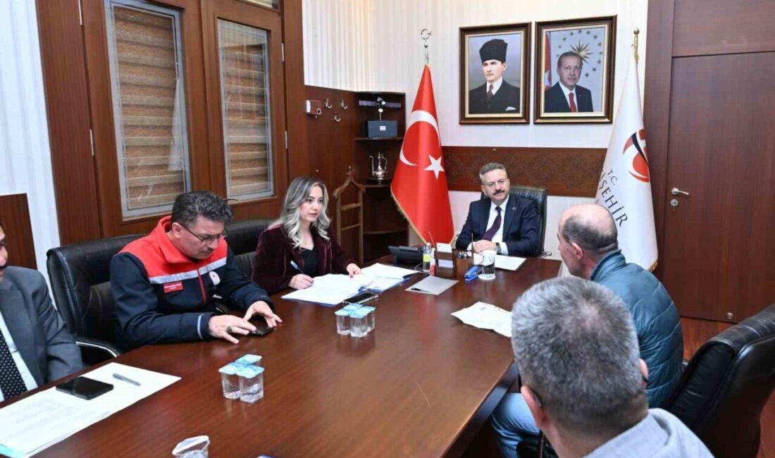 Eskişehir Valisi Hüseyin Aksoy, Halk Günü Toplantısı’nda vatandaşlarla bir araya