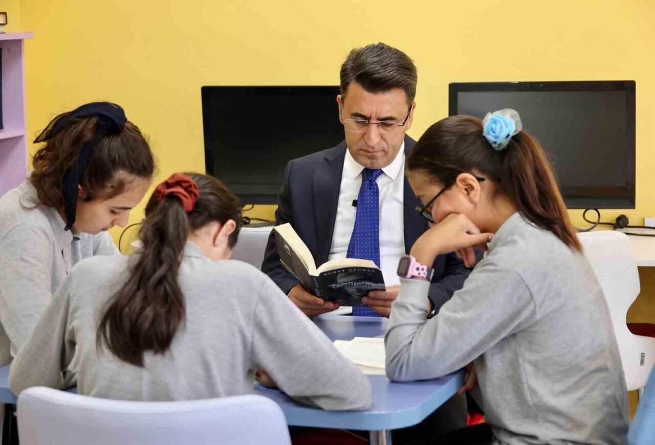 Bilecik Valisi Şefik Aygöl, Yenipazar ilçesinde bulunan Atatürk Ortaokulu ve