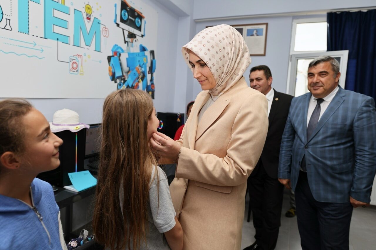 Afyonkarahisar Valisi Doç. Dr. Kübra Güran Yiğitbaşı, Çobanlar Gençlik Merkezi
