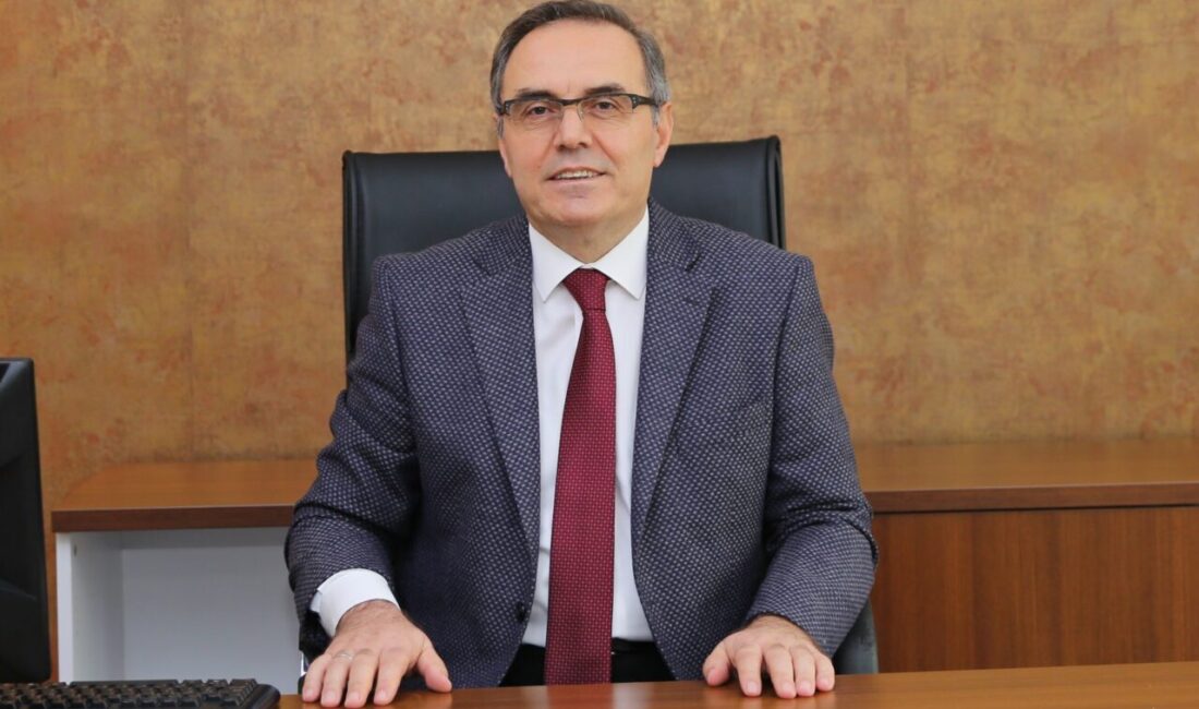 Biruni Üniversitesi Eğitim Fakültesi Dekanı Prof. Dr. Adnan Ömerustaoğlu, yapay