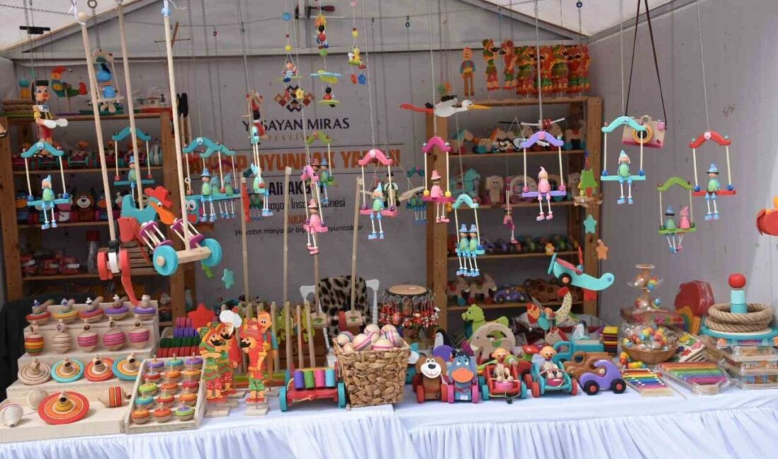 Afyonkarahisar Yaşayan Miras Festivali 21 kentten gelen 65 Somut Olmayan
