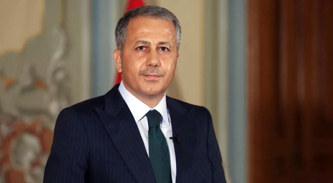 Bakan Yerlikaya açıkladı: 47 ilde DEAŞ terör örgütüne yönelik 2 haftadır düzenlenen operasyonlarda 298 şüpheli yakalandı İçişleri Bakanı Ali Yerlikaya, 47 ilde DEAŞ terör örgütüne yönelik