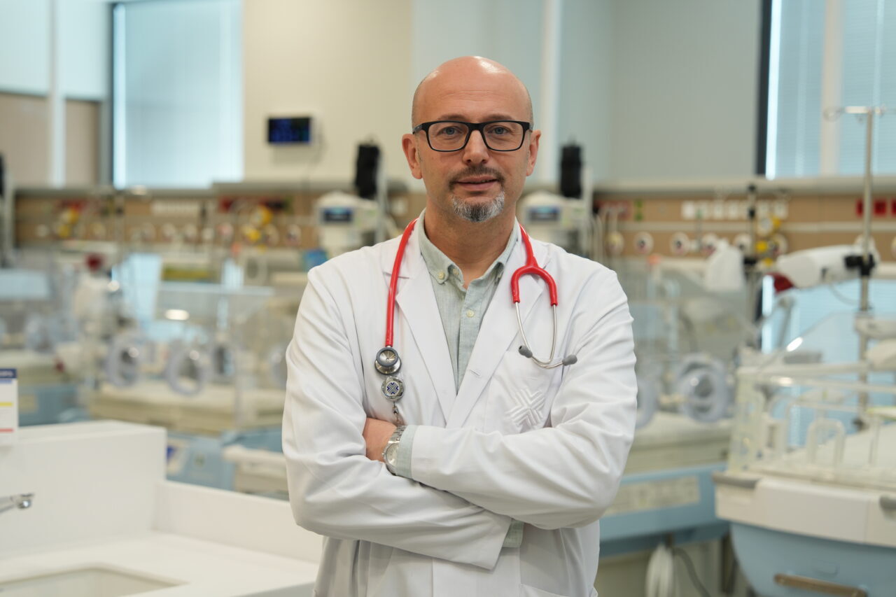 Medipol Acıbadem Bölge Hastanesi'nden Yenidoğan Uzmanı Doç. Dr. Ahmet Öktem,