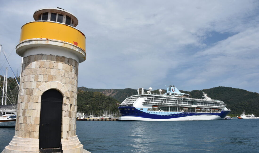 Bahamalar bayraklı kruvaziyer ” Marella Discovery 2″, 1798 yolcusuyla Muğla’nın