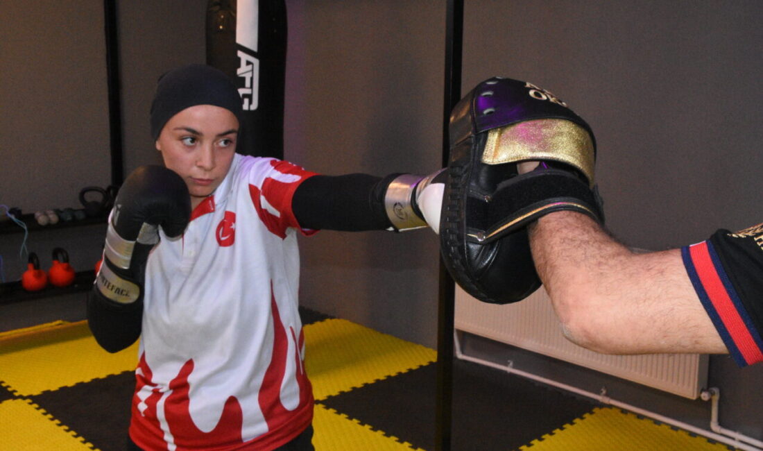 - Afyonkarahisar'da 98 kiloya ulaşınca babasının yönlendirmesiyle başladığı muaythai sayesinde