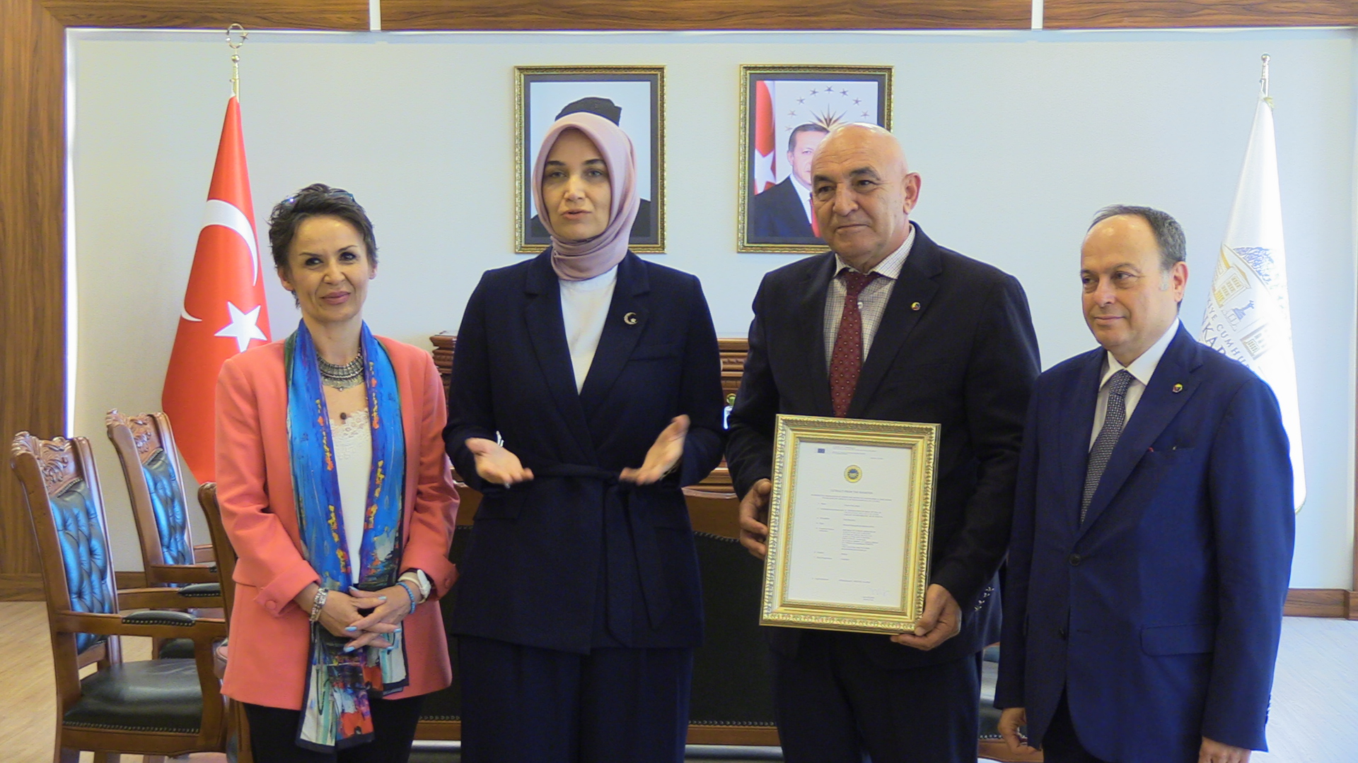 
Afyonkarahisar lezzetleriyle, Avrupa Birliği'ne imza atmaya devam ediyor. Afyon pastırmamızdan
