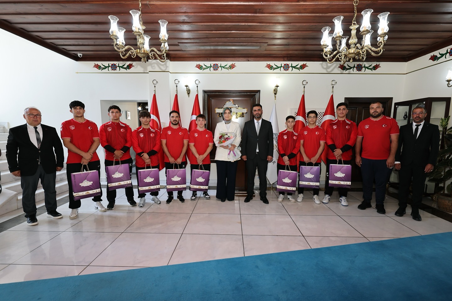   Avrupa ve Dünya Şampiyonası’nda dereceye girerek Türkiye’yi başarıyla temsil