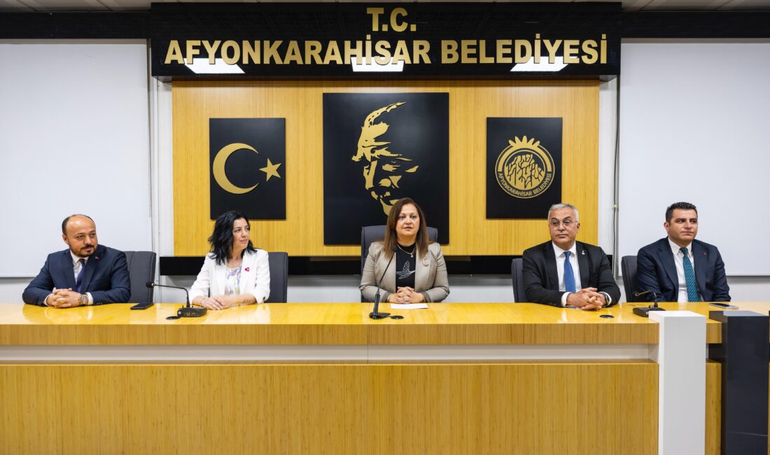 Kurban Bayramı’nın ardından Belediye Meclis Salonu’nda bayramlaşma töreni düzenlendi.  Belediye