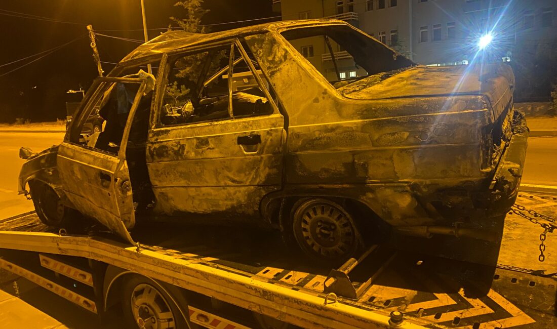 Afyonkarahisar'ın Başmakçı ilçesinde otomobilin traktöre arkadan çarpması sonucu 1 kişi