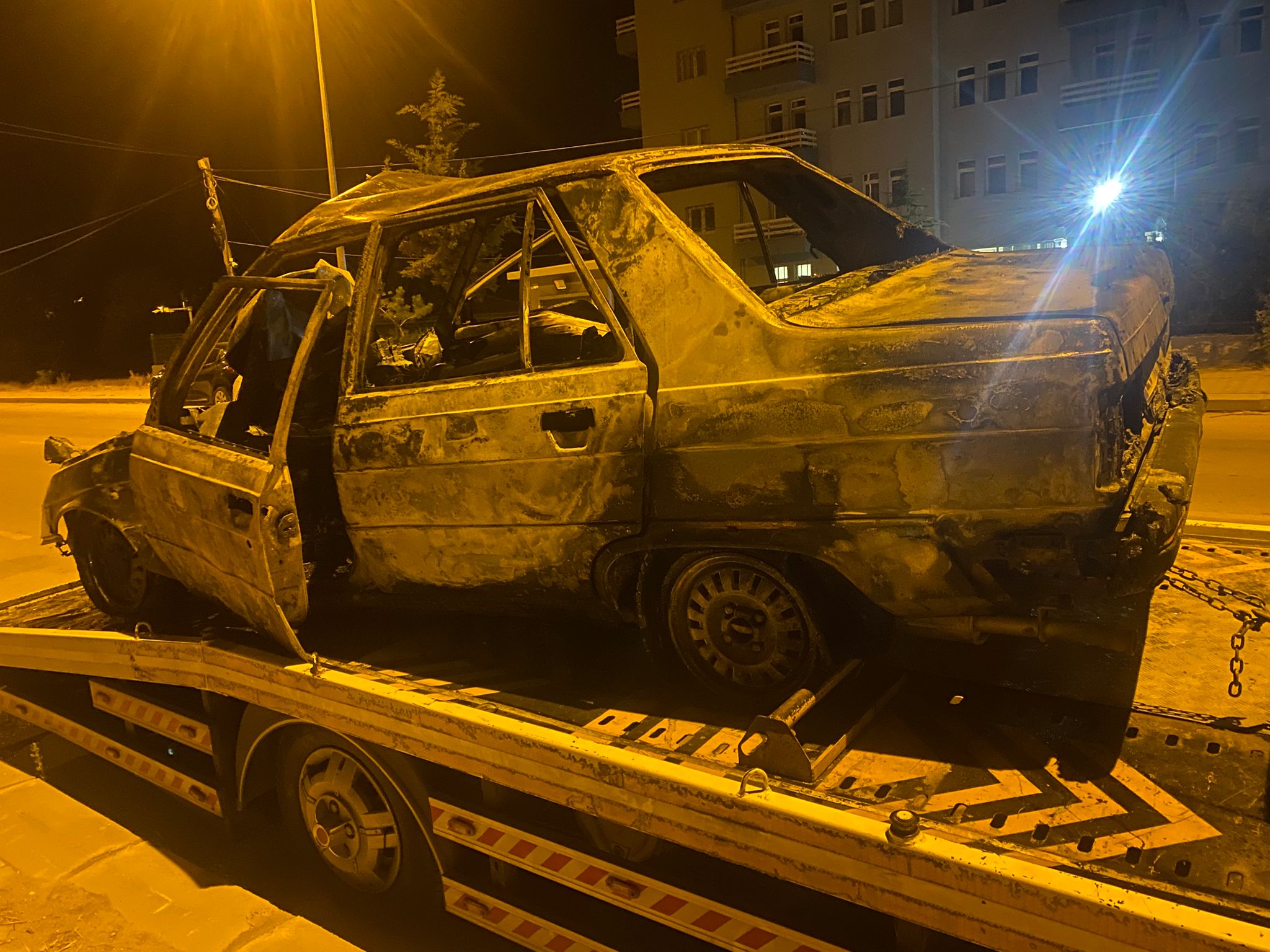 Afyonkarahisar'ın Başmakçı ilçesinde otomobilin traktöre arkadan çarpması sonucu 1 kişi