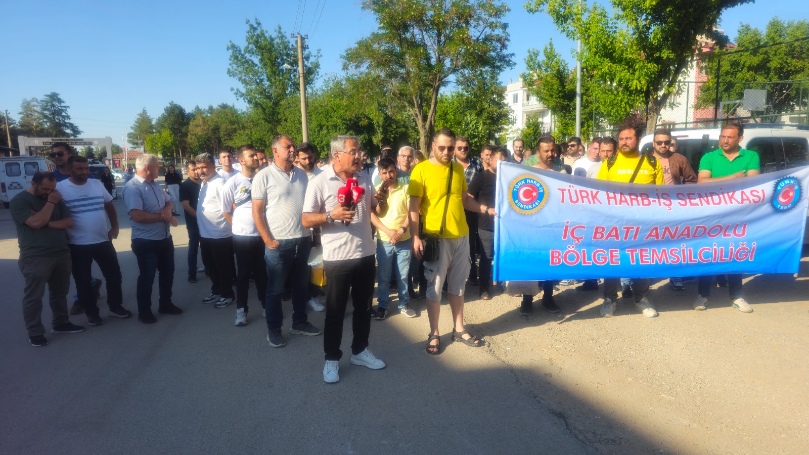 İşçilerin açıklamaları art arda gelmeye devam ediyor. Toplu iş sözleşmesi