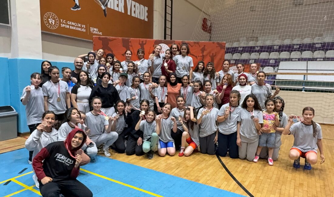 Afyonkarahisar'da düzenlenen U10, U11, U12, U13 ve U14 Kadın-Erkek Serbest