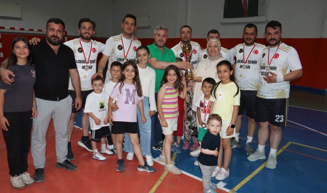 İscehisar Belediyesi Kültür ve Sosyal İşler Müdürlüğü koordinesinde düzenlenen voleybol