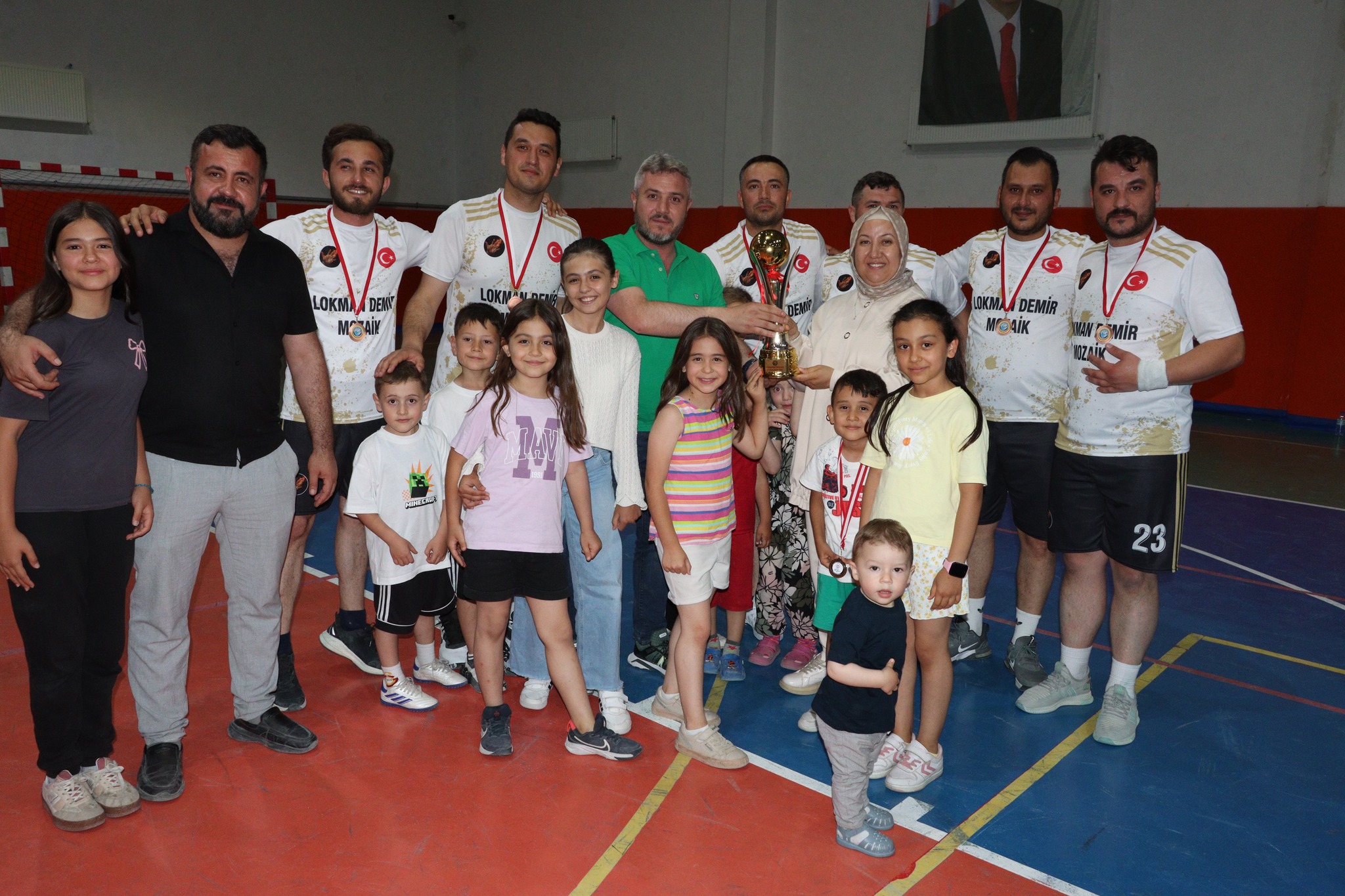 İscehisar Belediyesi Kültür ve Sosyal İşler Müdürlüğü koordinesinde düzenlenen voleybol