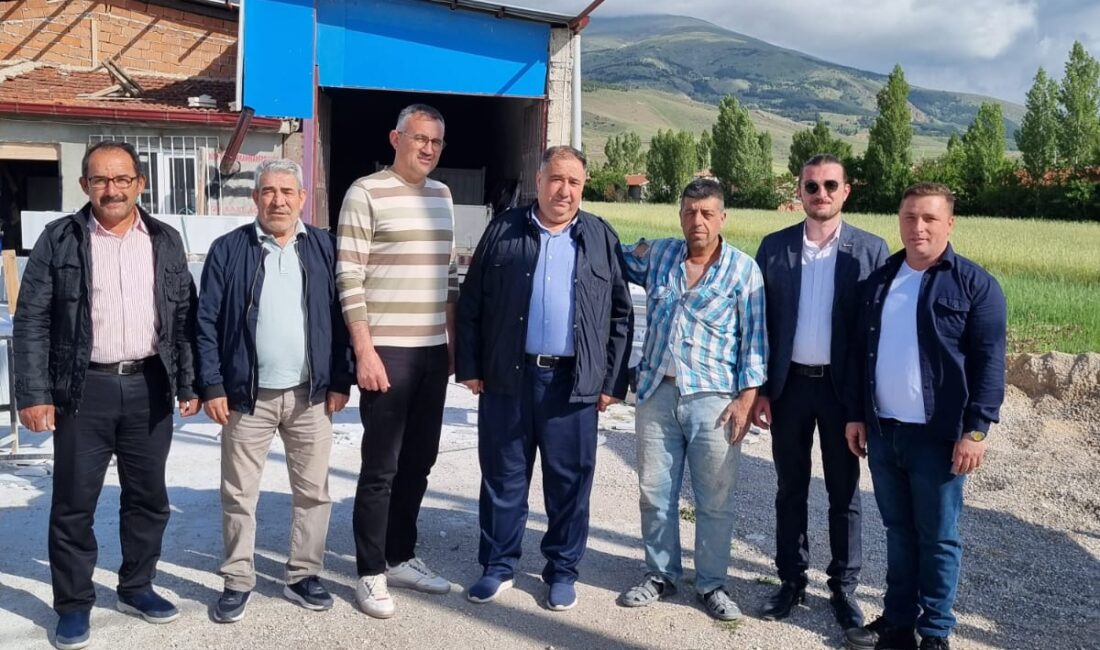 Çay ilçesinde esnaf ziyaretleri gerçekleştiren İYİ Parti Afyonkarahisar İl Başkanı