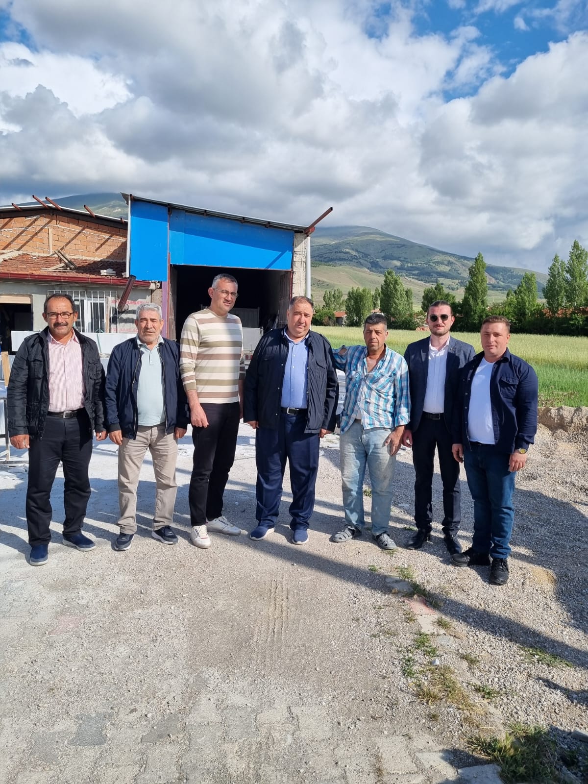 Çay ilçesinde esnaf ziyaretleri gerçekleştiren İYİ Parti Afyonkarahisar İl Başkanı
