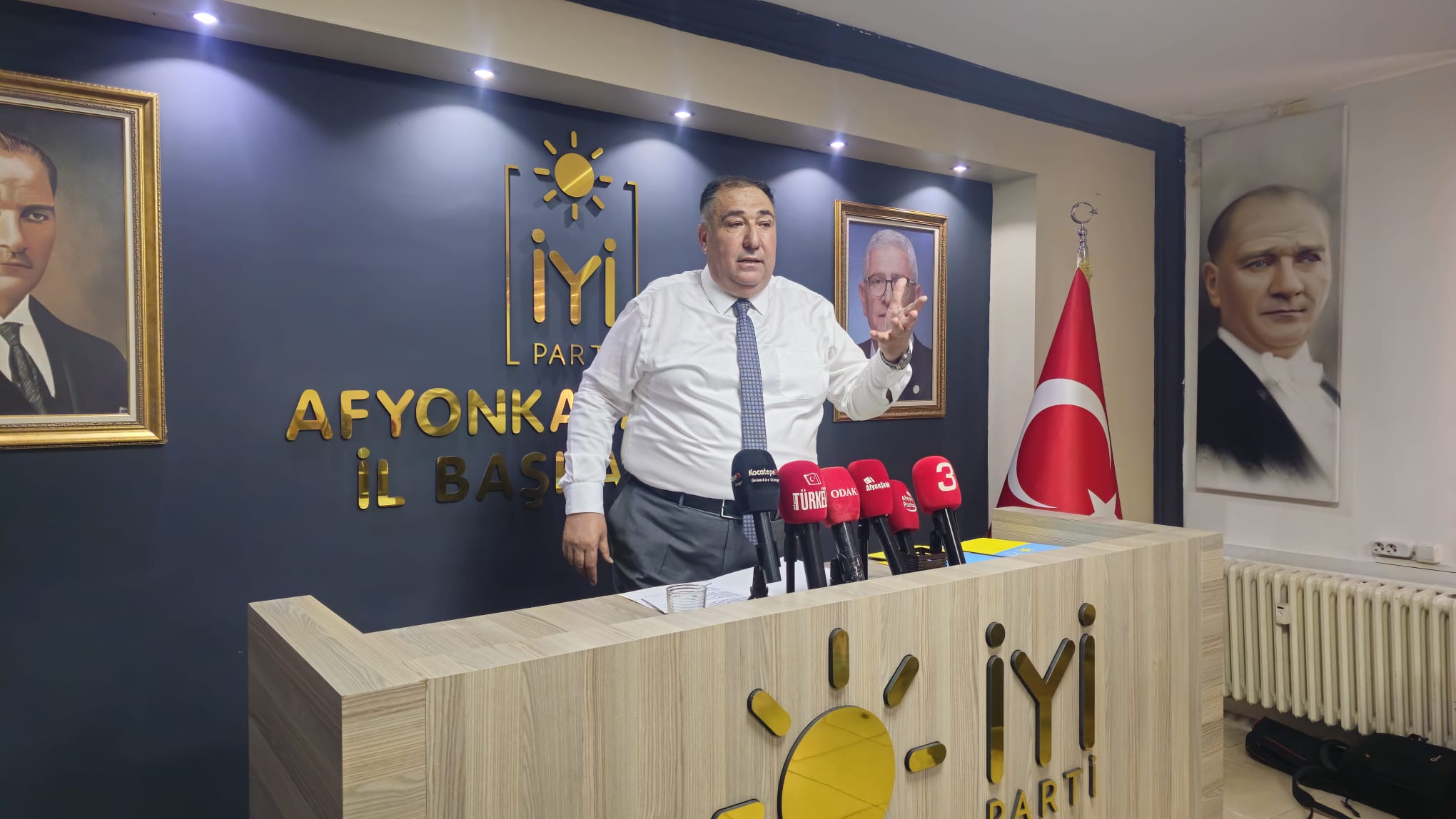 İYİ Parti Afyonkarahisar İl Başkanı Muhammet Mısırlıoğlu, haftalık basın toplantısında