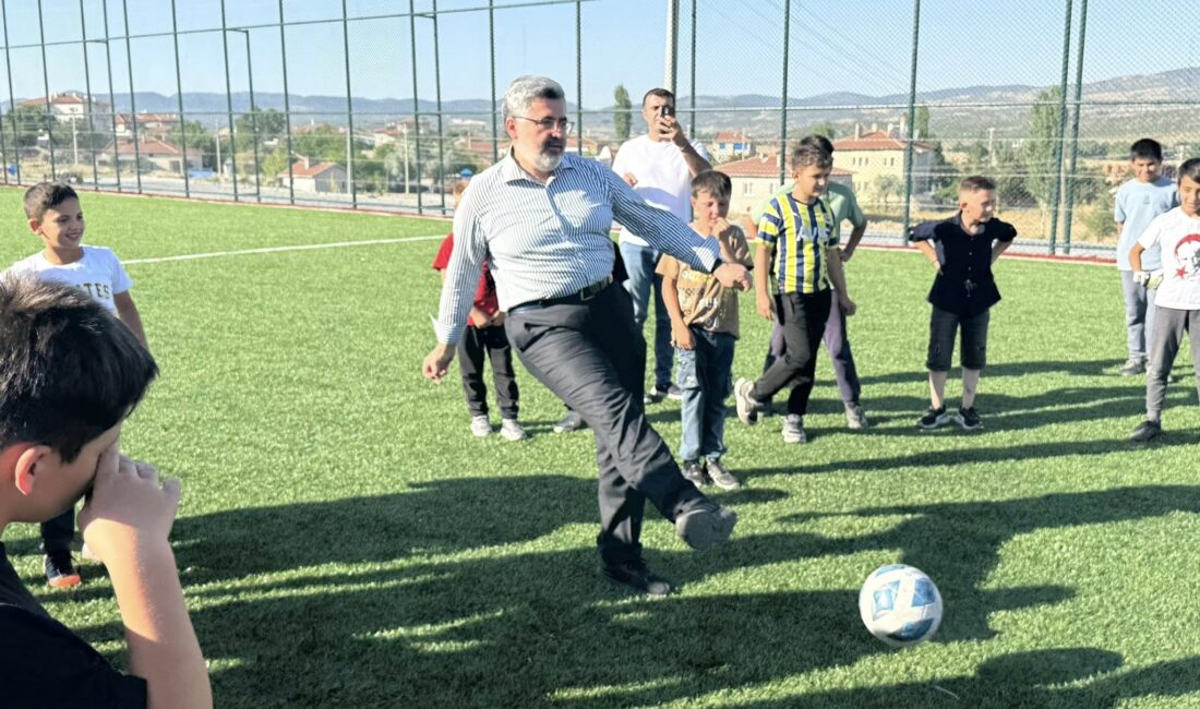 
AK Parti Afyonkarahisar Milletvekili Ali Özkaya, beraberinde İl Başkanı Turgay