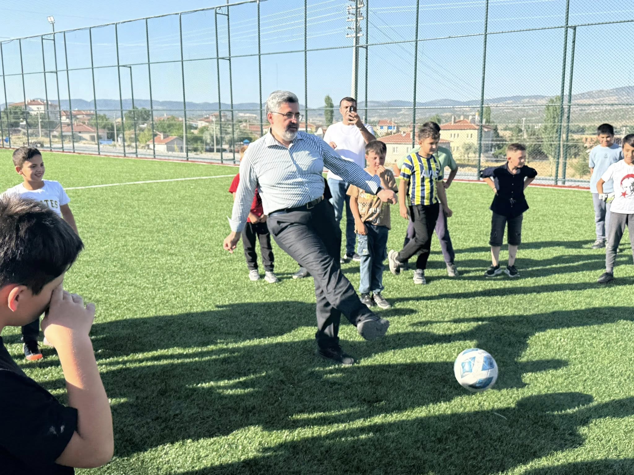 
AK Parti Afyonkarahisar Milletvekili Ali Özkaya, beraberinde İl Başkanı Turgay