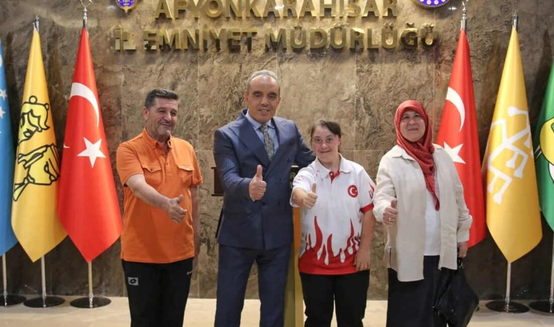 Afyonkarahisar’ın gururu milli atlet Münevvere Yılmaz, Afyonkarahisar İl Emniyet Müdürü