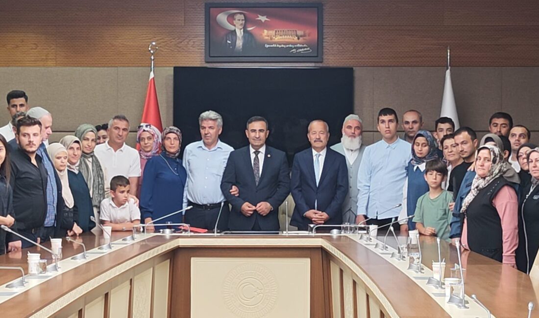 
Milliyetçi Hareket Partisi Afyonkarahisar Milletvekili Mehmet Taytak ve AK Parti
