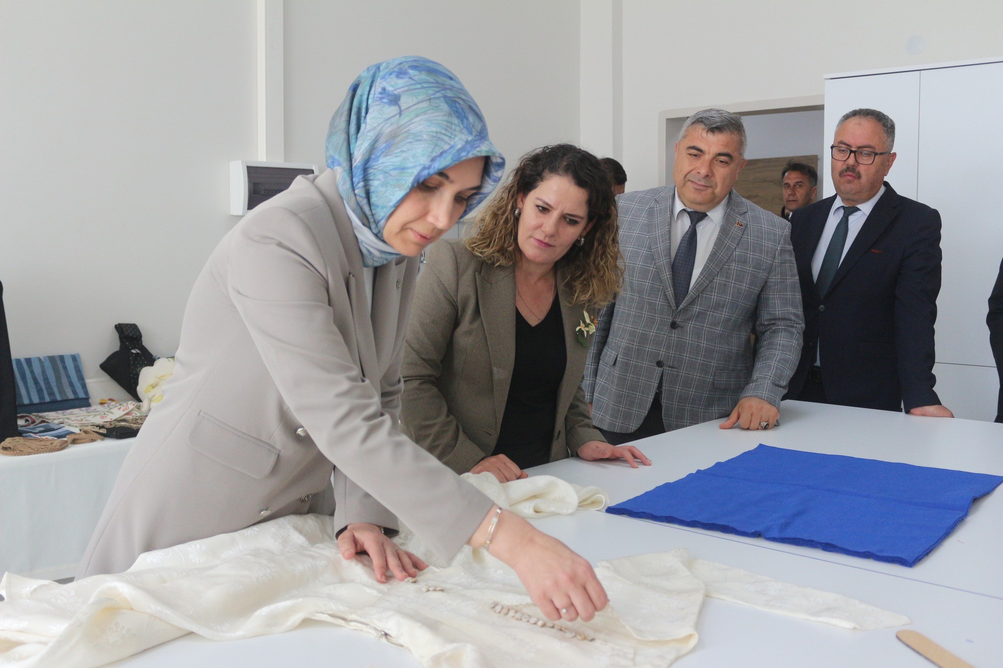 Afyonkarahisar Olgunlaşma Enstitüsü, Hayat Boyu Öğrenme Haftası kapsamında düzenlediği sergiyle,