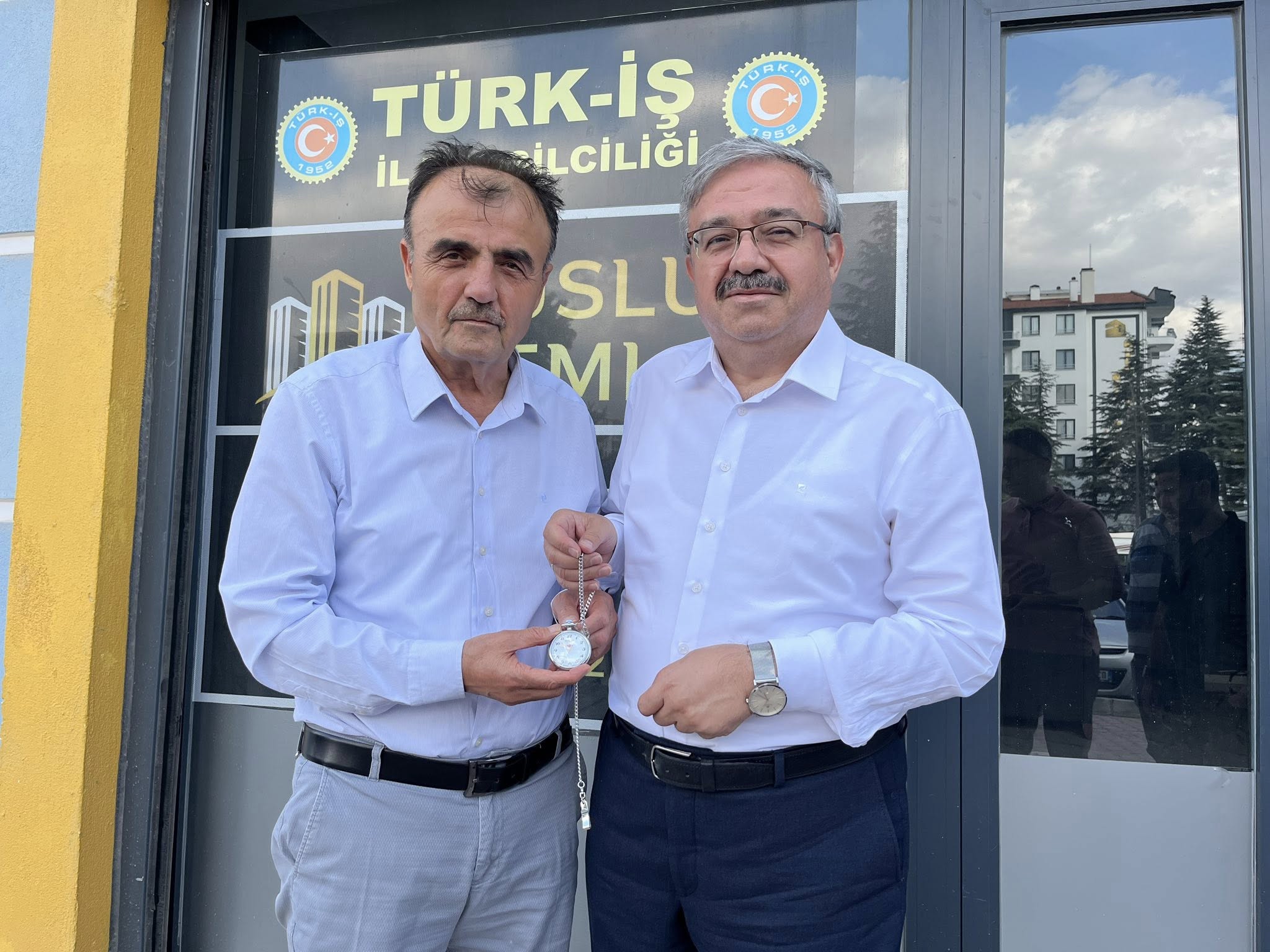 AK Parti Afyonkarahisar Milletvekili İbrahim Yurdunuseven, kentte gerçekleştirdiği bir dizi