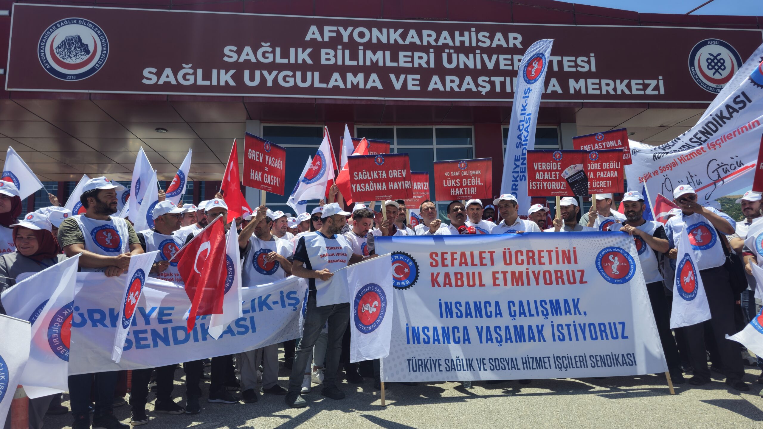 İşçilerin toplu iş sözleşmesi görüşmelerinde hükümet kanadından verilen ilk zam