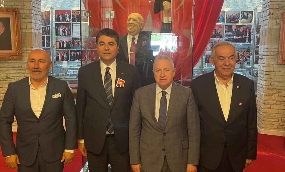 
Türkiye Cumhuriyeti’nin 9. Cumhurbaşkanı, siyaset tarihimizin önemli isimlerinden biri olan
