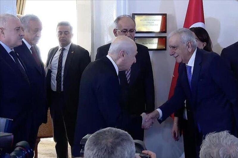  Kurban Bayramı dolayısıyla siyasi partiler arasında bayramlaşma programı devam ediyor.