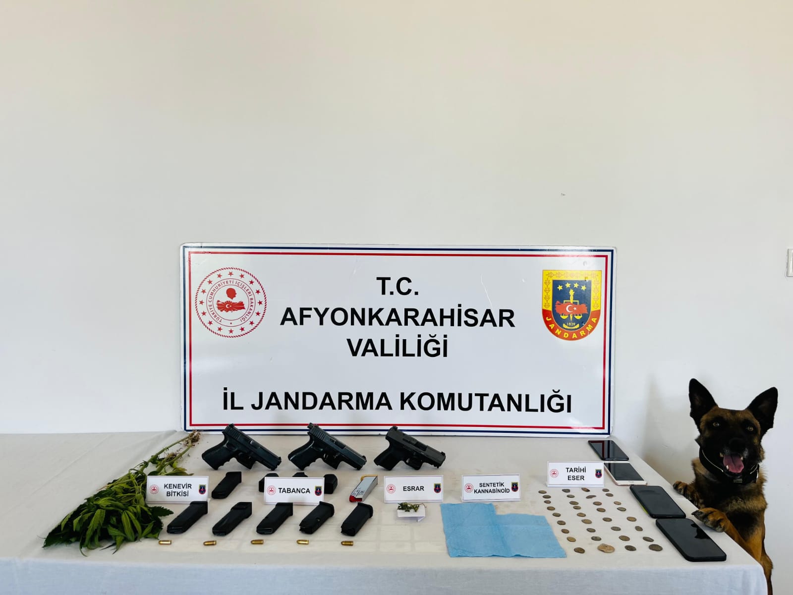 
Afyonkarahisar İl Jandarma Komutanlığı, Sinanpaşa ilçesinde uyuşturucu madde imal ve