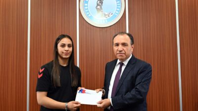 Afyon Kocatepe Üniversitesi (AKÜ) Rektörü Prof. Dr. Mehmet Karakaş, güreş,