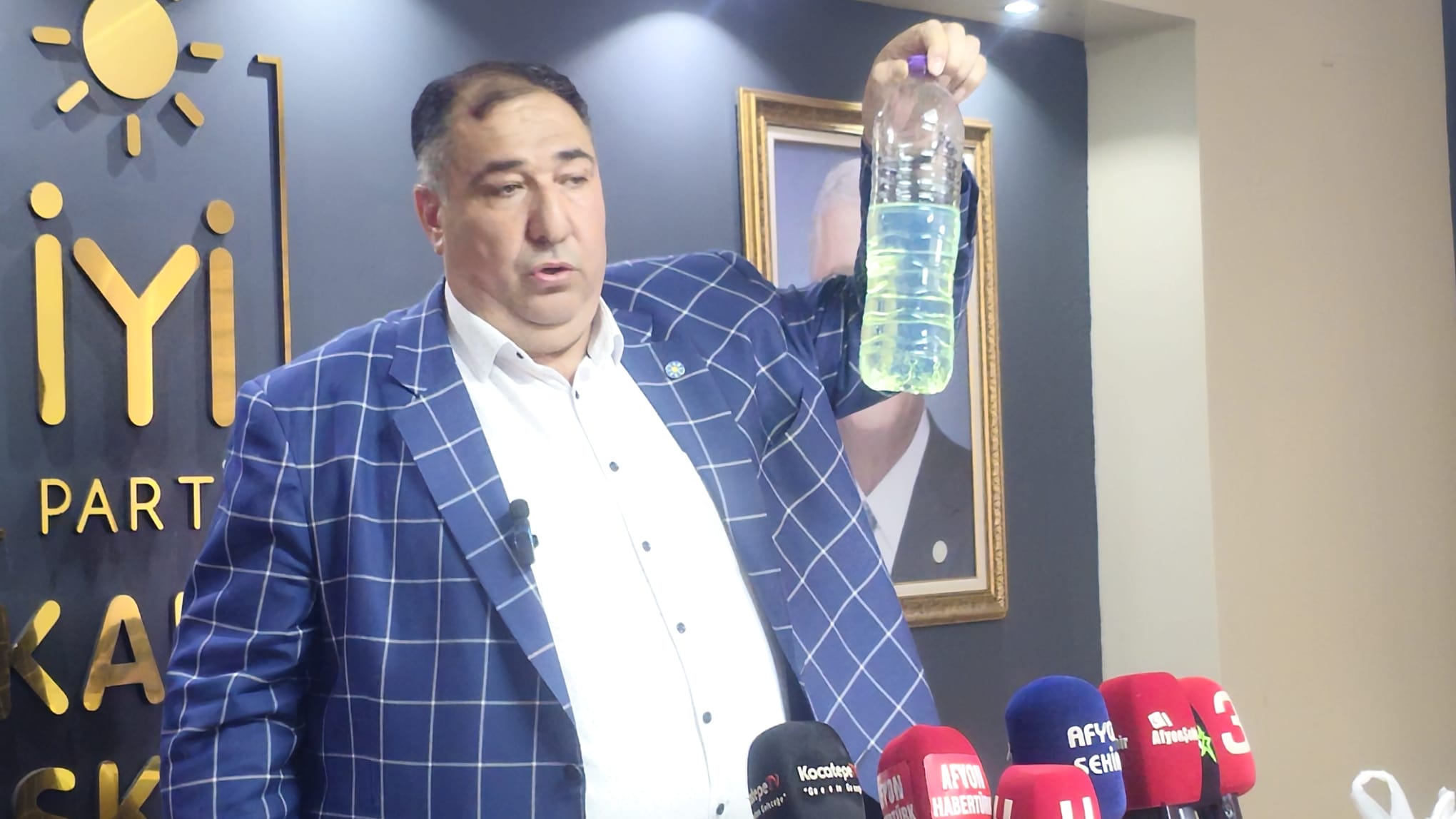 İYİ Parti Afyonkarahisar İl Başkanı Muhammet Mısırlıoğlu, haftalık değerlendirme toplantısında
