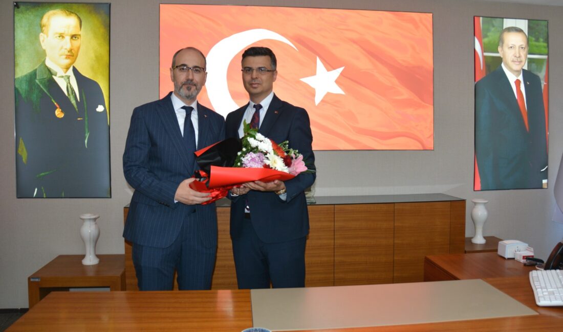 
Yeni görevine başlayan Afyonkarahisar İl Sağlık Müdürü Dr. Hakkı Öztürk,