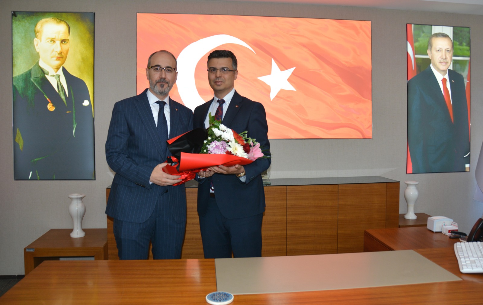 
Yeni görevine başlayan Afyonkarahisar İl Sağlık Müdürü Dr. Hakkı Öztürk,