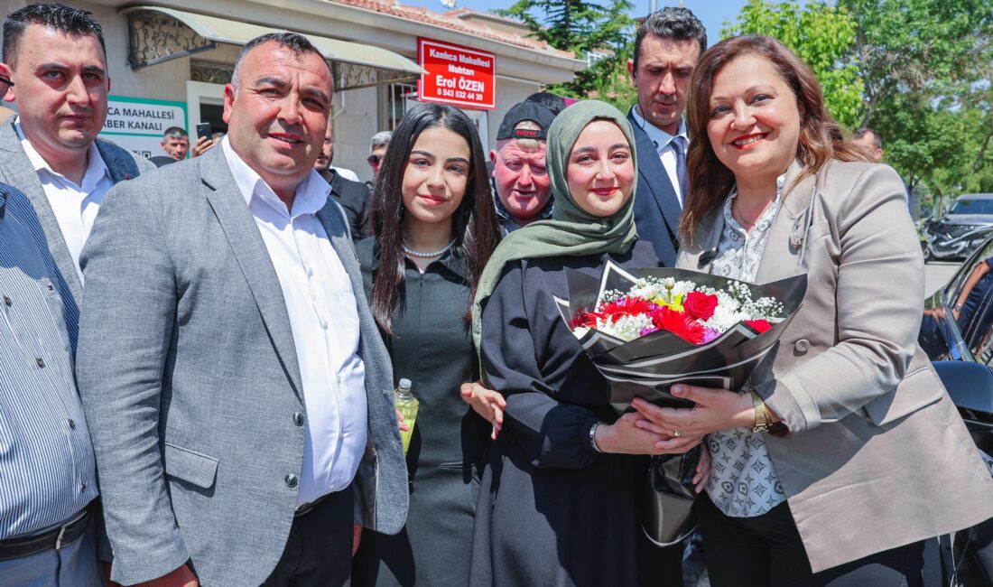 Kanlıca Mahallesi’ni ziyaret eden Afyonkarahisar Belediye Başkanı Burcu Köksal, mahalleye