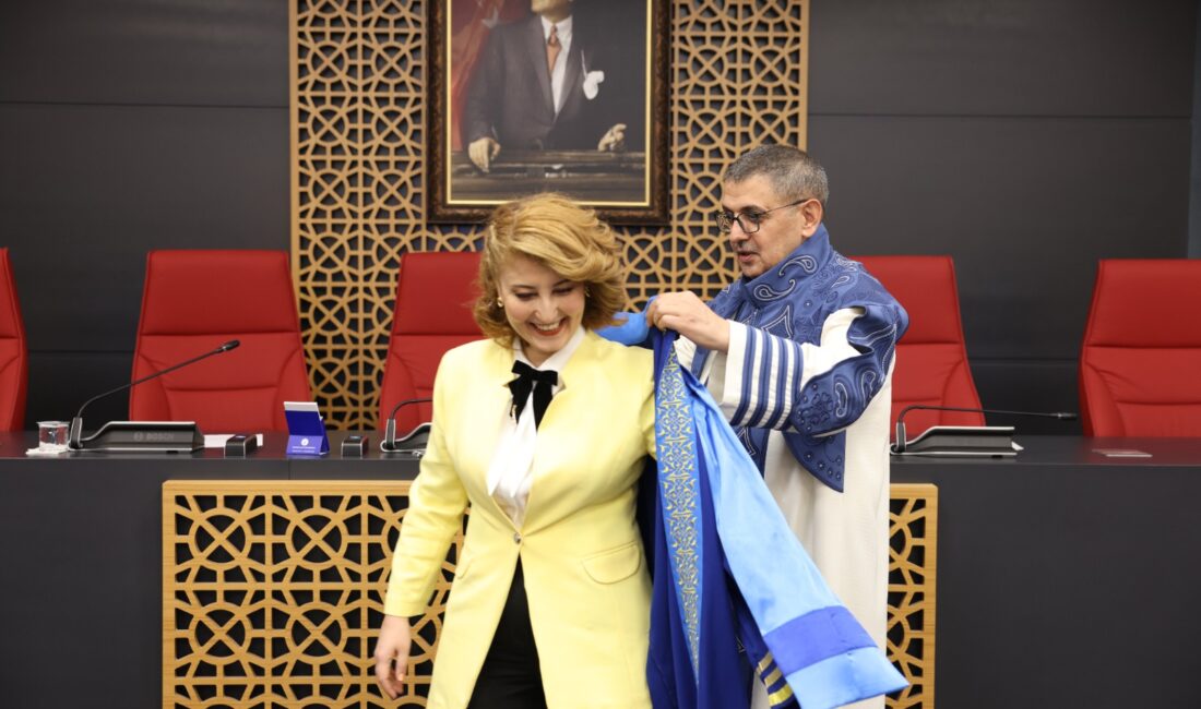 
Yazdığı şiirlerle okuyucuların gönlünde yer edinen, gazetemizde “Şiirsel” adlı köşesiyle