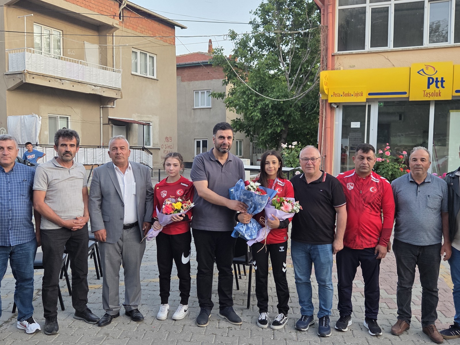 Makedonya’da düzenlenen U17 Avrupa Güreş Şampiyonası’na katılan milli sporcular Emine