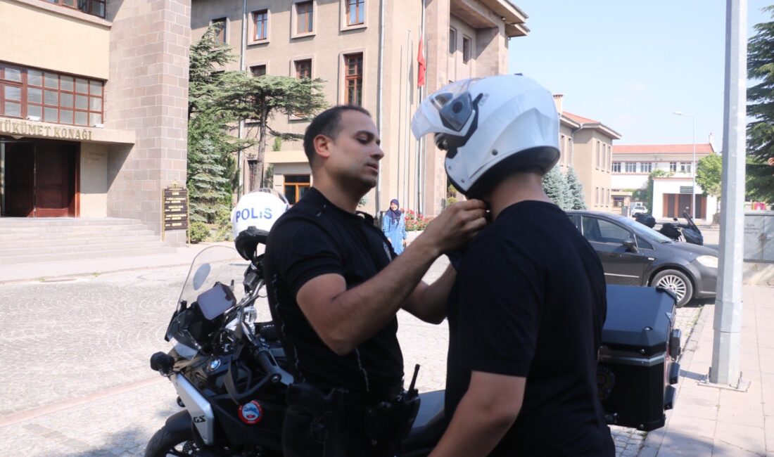 Afyonkarahisar'da bugün gerçekleştirilen YKS sınavında kimliğini unutan ya da kaybeden