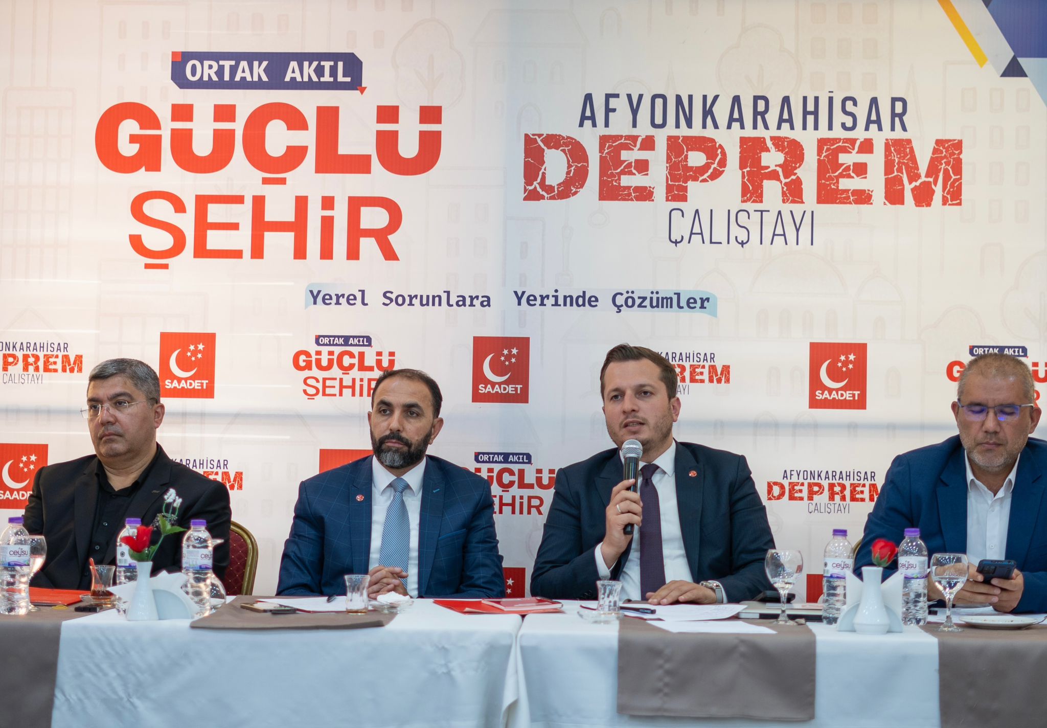 
Saadet Parti Afyonkarahisar İl Başkanlığı deprem ile ilgili çalıştay düzenledi.